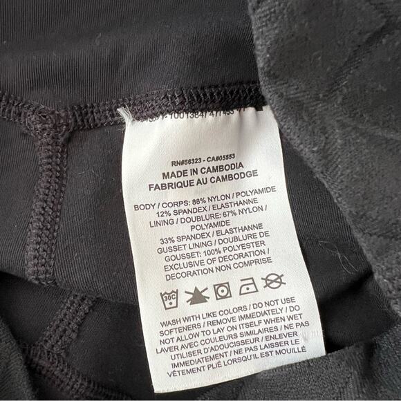 Nike Yoga Luxe High-Waisted Jacquard Capri Leggings Quilted Charcoal Gray - Picture 10 of 10